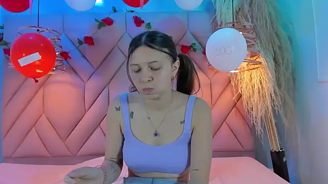 Snapshot of AngelaaCute_ chatting on February 17, 12:27 pm AngelaaCute online show from February 17, 12:27 pm