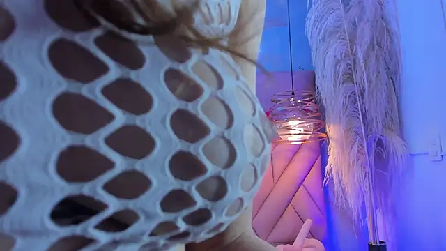 Snapshot of AngelaaCute_ chatting on February 19, 3:49 pm AngelaaCute online show from February 19, 3:49 pm