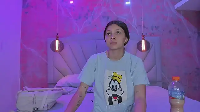 Snapshot of AngelaaCute_ chatting on March 13, 12:02 pm AngelaaCute online show from March 13, 12:02 pm