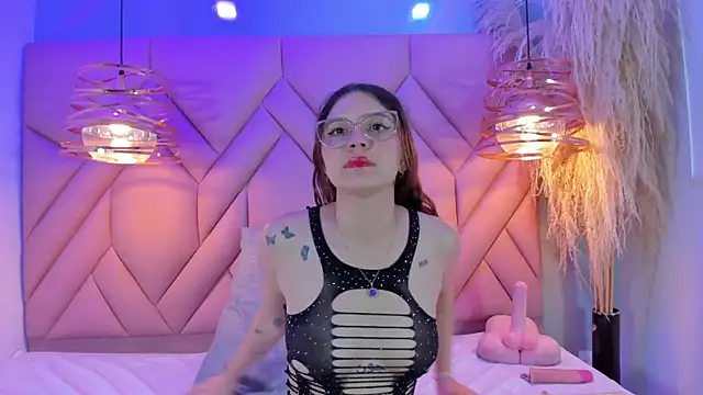 Snapshot of AngelaaCute_ chatting on March 18, 3:31 pm AngelaaCute online show from March 18, 3:31 pm