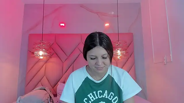 Snapshot of AngelaaCute_ chatting on June 6, 12:10 pm AngelaaCute online show from June 6, 12:10 pm