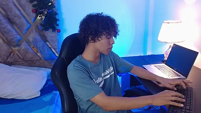 nickolas moon online show from December 28, 10:02 pm