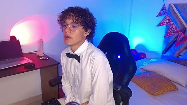 nickolas moon online show from February 18, 2:49 pm