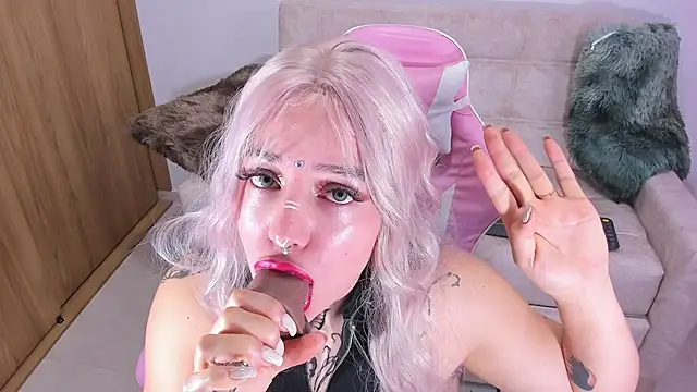 annika taylor online show from December 24, 3:16 am