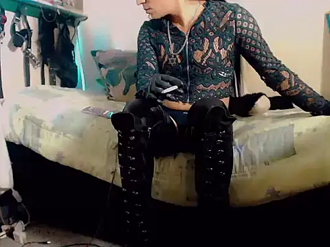 Snapshot of kimkardasha98 chatting on January 7, 2:03 am kimkardasha98 online show from January 7, 2:03 am