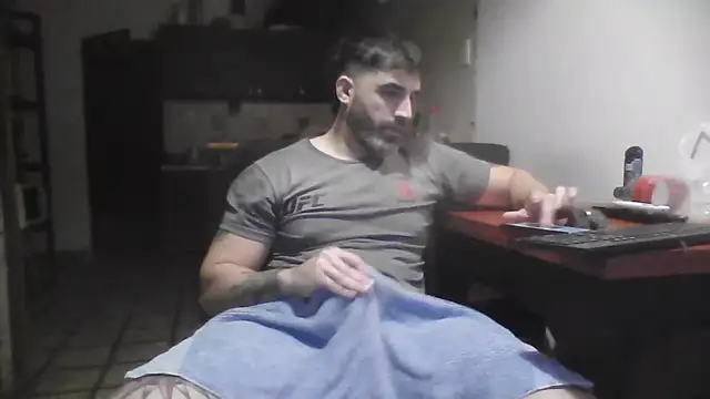 Snapshot of ozzypsico13 chatting on October 29, 2:14 am ozzypsico13 online show from October 29, 2:14 am