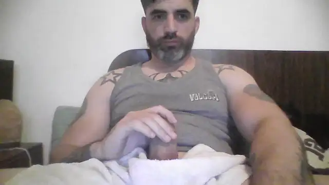 Snapshot of ozzypsico13 chatting on November 4, 2:10 am ozzypsico13 online show from November 4, 2:10 am