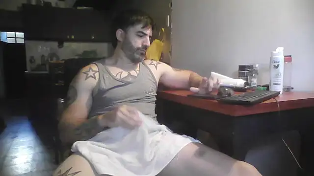 Snapshot of ozzypsico13 chatting on November 24, 12:16 pm ozzypsico13 online show from November 24, 12:16 pm