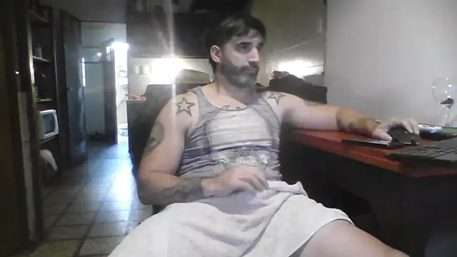 Snapshot of ozzypsico13 chatting on December 13, 9:53 pm ozzypsico13 online show from December 13, 9:53 pm