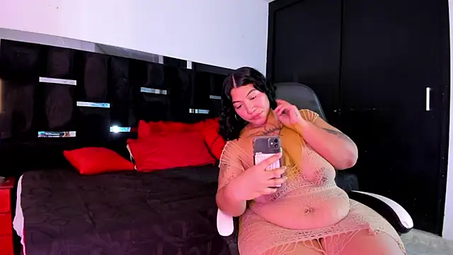 Snapshot of Tasha_Sant chatting on October 17, 9:06 pm Tasha Sant online show from October 17, 9:06 pm