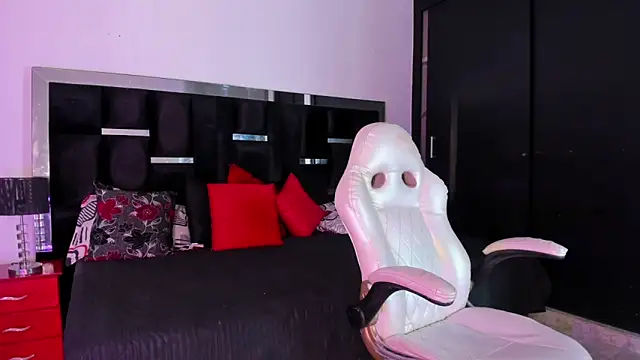 Tasha Sant online show from October 29, 8:32 pm