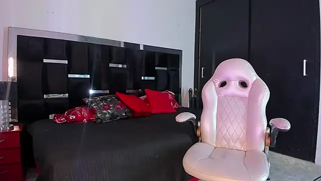 Tasha Sant online show from November 10, 8:30 pm