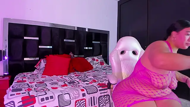 Tasha Sant online show from November 19, 8:31 pm