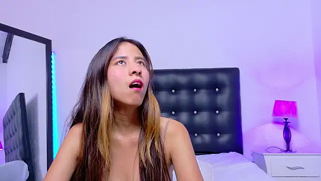 Skinny hottie18 online show from September 9, 1:43 pm