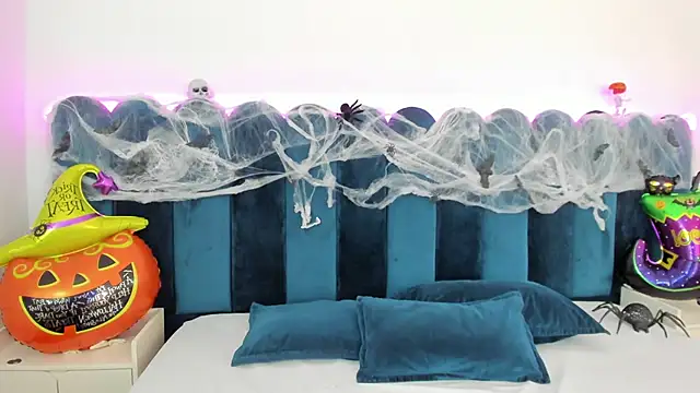 Snapshot of AnnyCherry_ chatting on October 29, 11:39 pm AnnyCherry online show from October 29, 11:39 pm