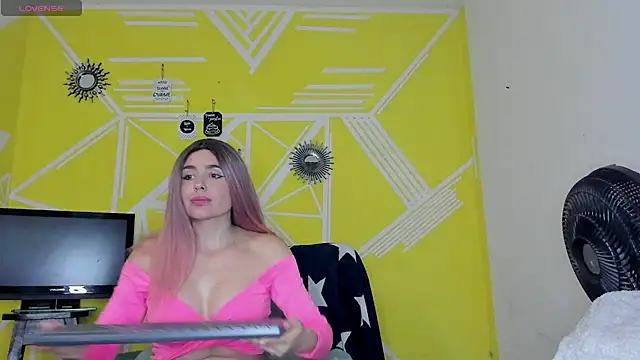 Snapshot of Nikolle_Rouss chatting on December 5, 3:59 am Nikolle Rouss online show from December 5, 3:59 am