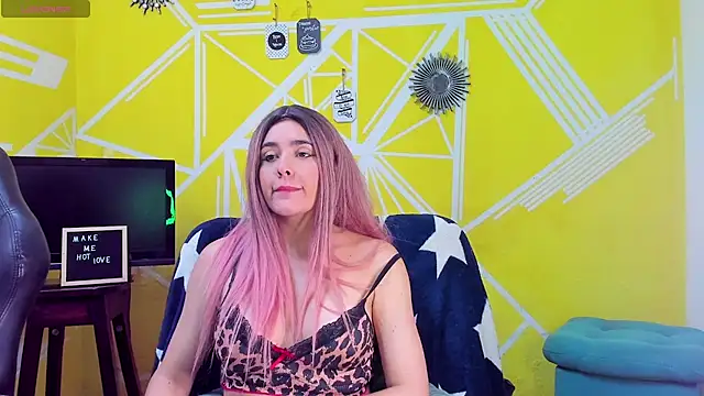 Snapshot of Nikolle_Rouss chatting on December 14, 7:29 pm Nikolle Rouss online show from December 14, 7:29 pm