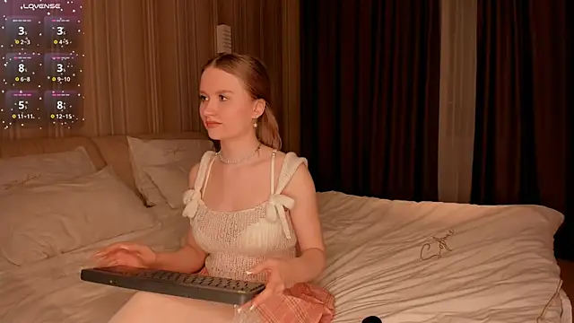 IsabellaTorrance online show from February 11, 4:24 pm