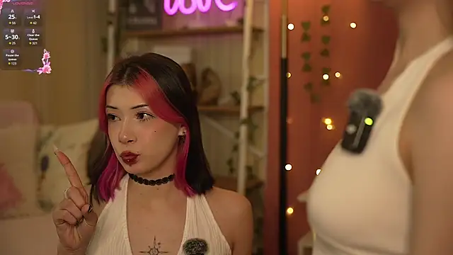 Snapshot of IsabellaTorrance chatting on November 16, 4:40 am IsabellaTorrance online show from November 16, 4:40 am