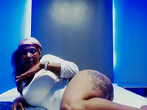 Snapshot of Juicyasss35xx chatting on October 5, 6:39 pm Juicyasss35xx online show from October 5, 6:39 pm