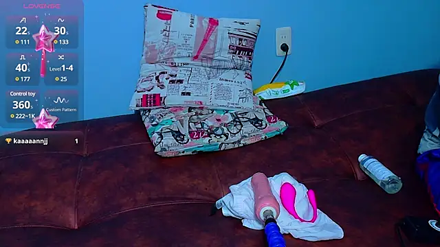 Snapshot of clydexxxbunny chatting on January 15, 7:48 am clydexxxbunny online show from January 15, 7:48 am