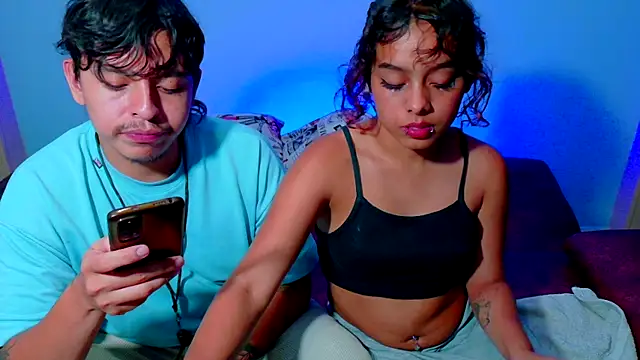 Snapshot of clydexxxbunny chatting on January 22, 2:37 am clydexxxbunny online show from January 22, 2:37 am