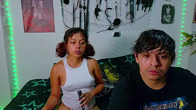 Snapshot of clydexxxbunny chatting on March 11, 3:05 am clydexxxbunny online show from March 11, 3:05 am