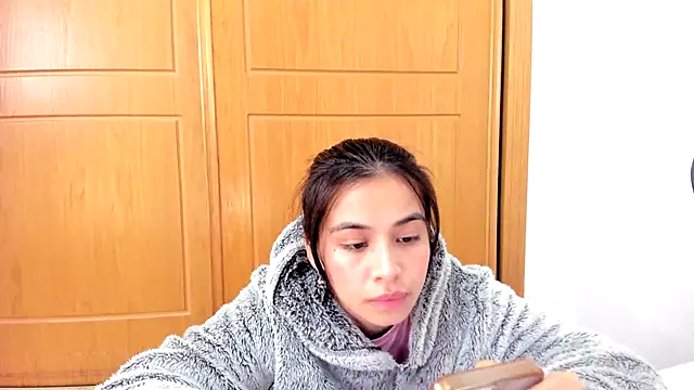 Adriennesexxx online show from February 21, 9:43 pm