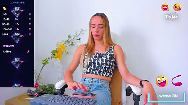 Snapshot of Linda_Crawford chatting on February 18, 4:48 pm Linda Crawford online show from February 18, 4:48 pm