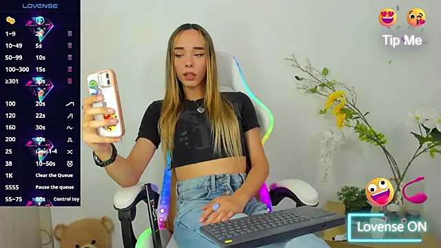 Snapshot of Linda_Crawford chatting on February 21, 10:15 pm Linda Crawford online show from February 21, 10:15 pm