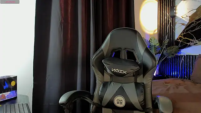 Snapshot of kyle_smithxx chatting on December 18, 8:15 pm kyle smithxx online show from December 18, 8:15 pm