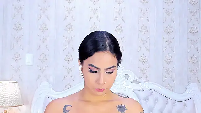 Snapshot of GiahDaniels chatting on December 4, 9:13 pm GiahDaniels online show from December 4, 9:13 pm