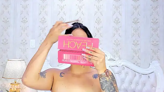 Snapshot of GiahDaniels chatting on December 9, 8:44 pm GiahDaniels online show from December 9, 8:44 pm