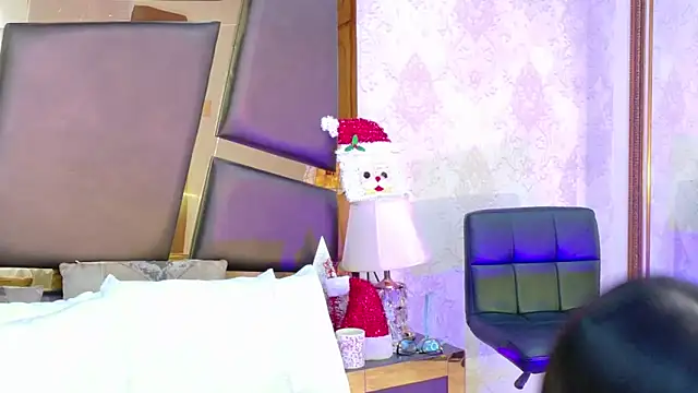 Snapshot of GiahDaniels chatting on December 23, 4:10 am GiahDaniels online show from December 23, 4:10 am