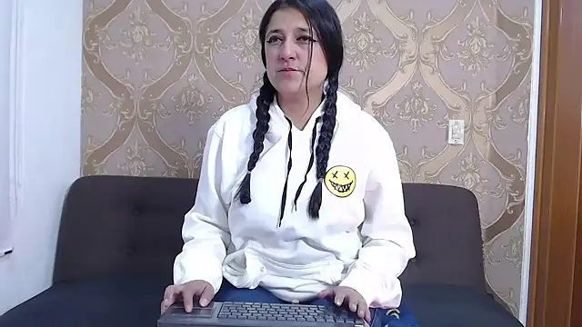 dakota guirl online show from December 17, 3:06 am