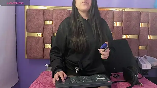 dakota guirl online show from March 21, 3:33 am