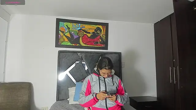 Snapshot of Vahiolet_smith chatting on October 17, 3:10 am Vahiolet smith online show from October 17, 3:10 am