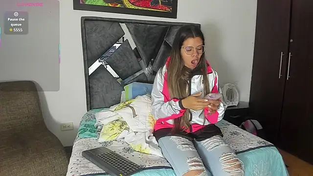 Snapshot of Vahiolet_smith chatting on October 24, 2:08 am Vahiolet smith online show from October 24, 2:08 am