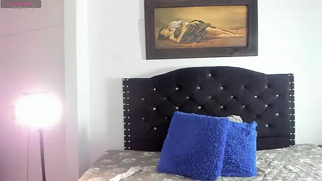 Snapshot of Vahiolet_smith chatting on November 28, 2:47 am Vahiolet smith online show from November 28, 2:47 am