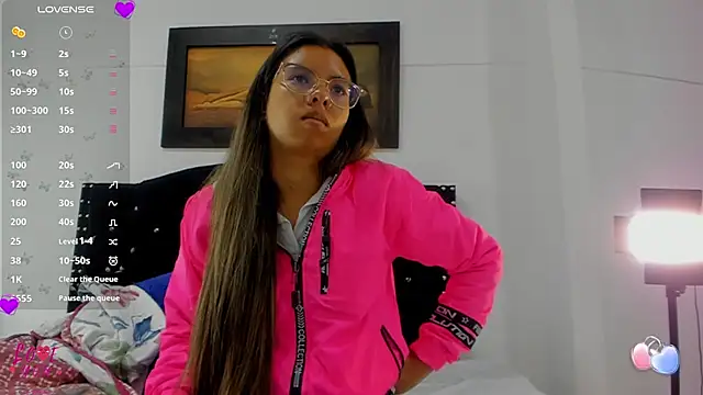 Snapshot of Vahiolet_smith chatting on December 3, 3:14 am Vahiolet smith online show from December 3, 3:14 am