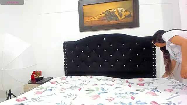 Snapshot of Vahiolet_smith chatting on December 5, 3:26 am Vahiolet smith online show from December 5, 3:26 am