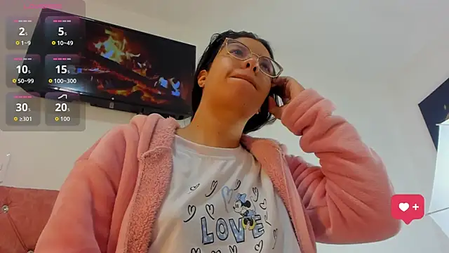 Snapshot of Vahiolet_smith chatting on December 23, 3:37 am Vahiolet smith online show from December 23, 3:37 am