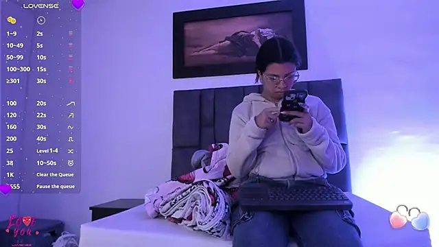 Snapshot of Vahiolet_smith chatting on January 11, 3:33 am Vahiolet smith online show from January 11, 3:33 am