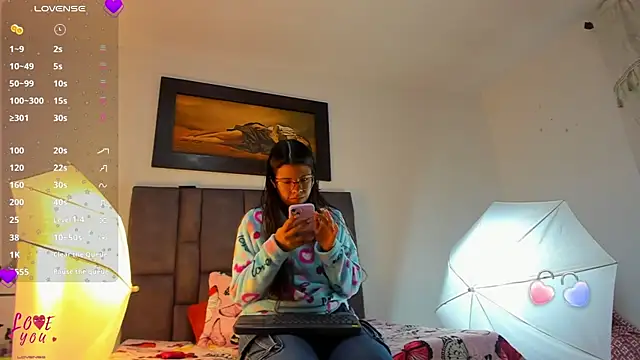 Snapshot of Vahiolet_smith chatting on February 10, 3:10 am Vahiolet smith online show from February 10, 3:10 am