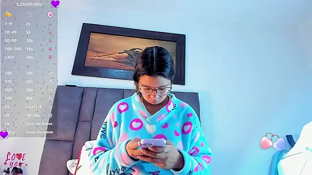 Snapshot of Vahiolet_smith chatting on February 14, 3:14 am Vahiolet smith online show from February 14, 3:14 am