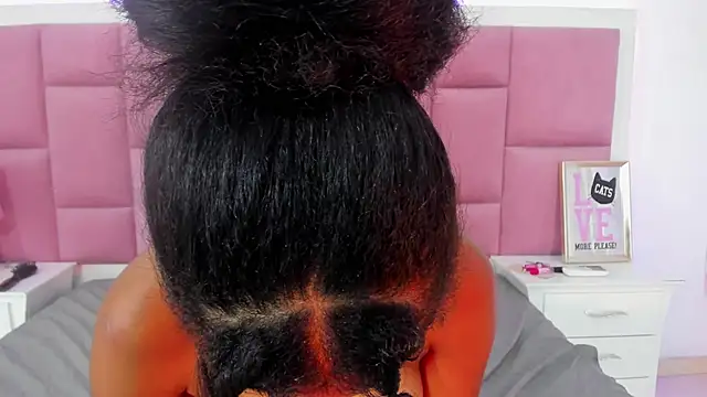 Snapshot of StormiHills chatting on February 7, 5:52 am StormiHills online show from February 7, 5:52 am