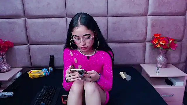 Snapshot of AnnySweett_ chatting on December 17, 4:00 pm AnnySweett online show from December 17, 4:00 pm