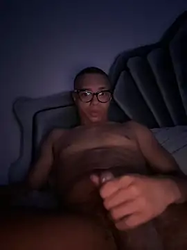 Snapshot of BubbaATL chatting on December 31, 6:05 am BubbaATL online show from December 31, 6:05 am