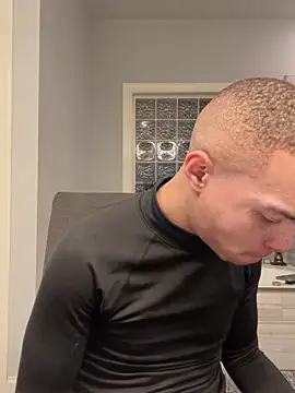 Snapshot of BubbaATL chatting on October 28, 1:53 am BubbaATL online show from October 28, 1:53 am