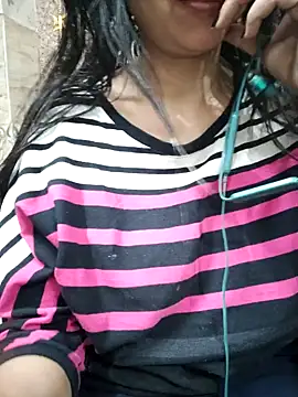 Snapshot of Aradhya-Sharma chatting on February 9, 7:05 am Aradhya-Sharma online show from February 9, 7:05 am